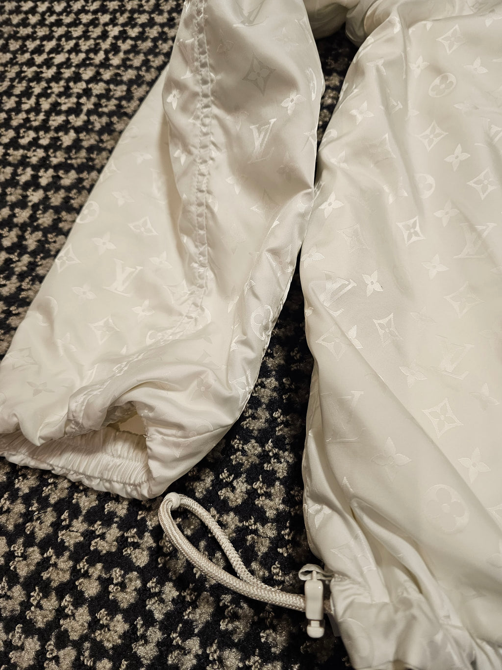 LOUIS VUITTON モノグラム リバーシブル ウインドブレーカー｜48 — image 10
